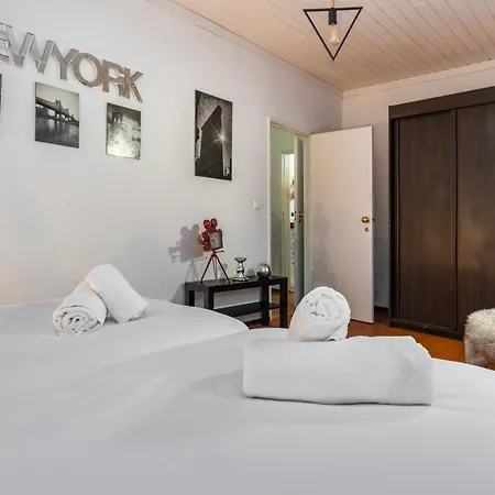 Charming Liberty Terrace Flat *