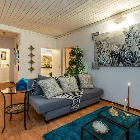 Charming Liberty Terrace Flat *