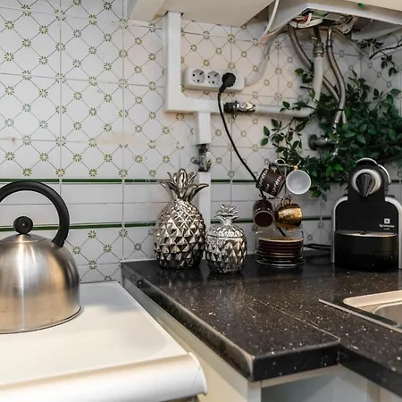 Charming Liberty Terrace Flat *