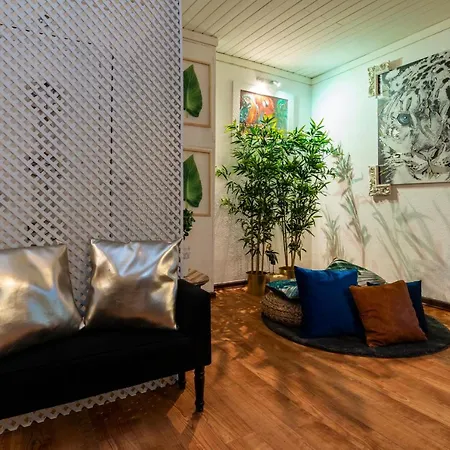 Charming Liberty Terrace Flat *